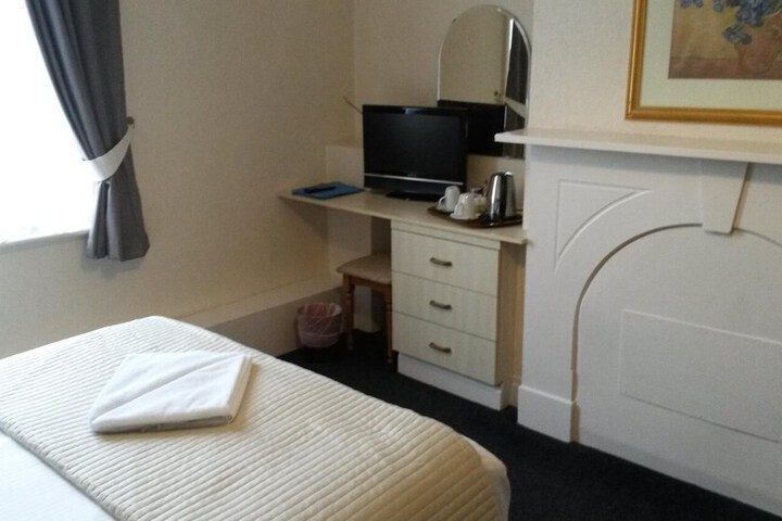 Room 7 of 28