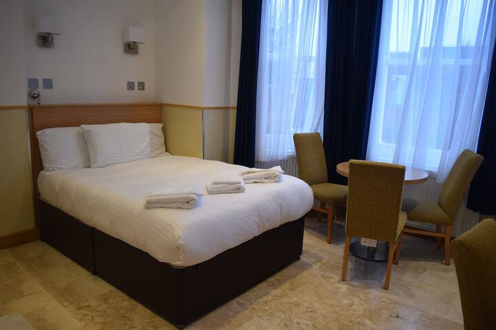 Room 11 of 90