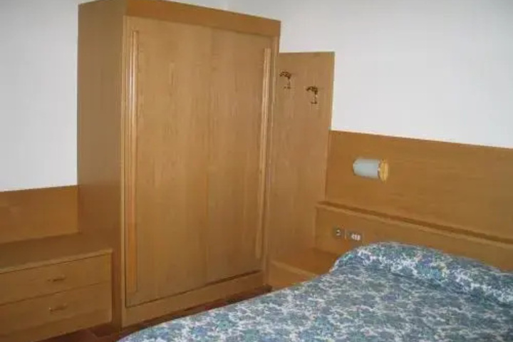 Room 10 of 12