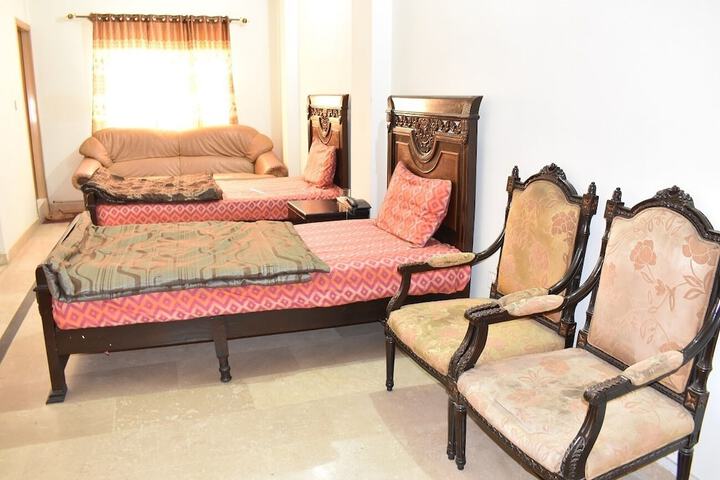 Room 6 of 13