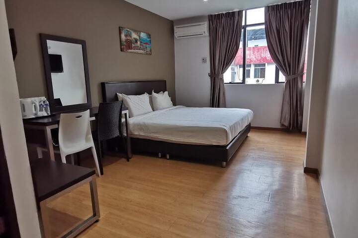 Room 16 of 40