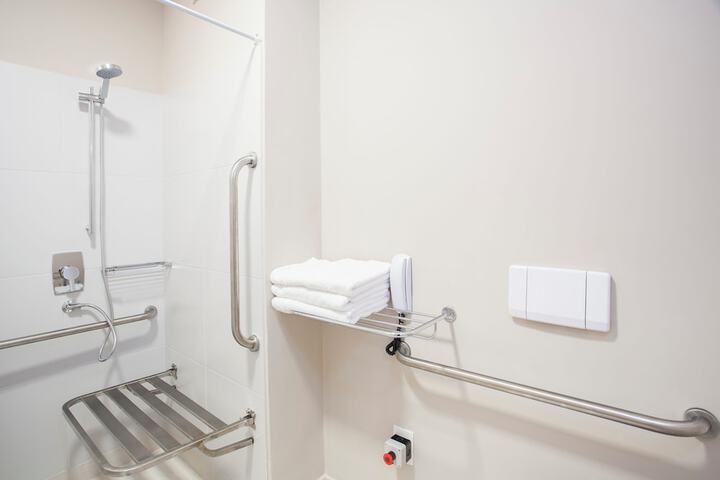 Room 16 of 32