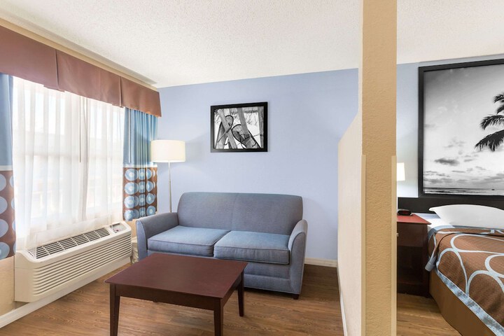 1 King Bed Deluxe Room (9 of 9)