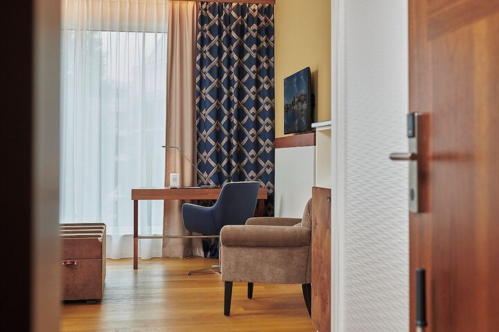 Room 9 of 28
