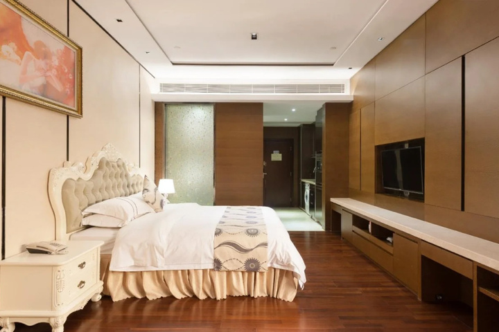 Room 5 of 11