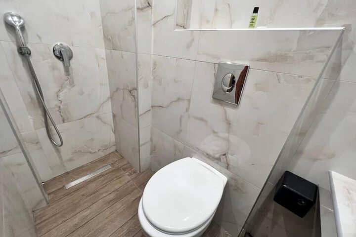 Room 20 of 32
