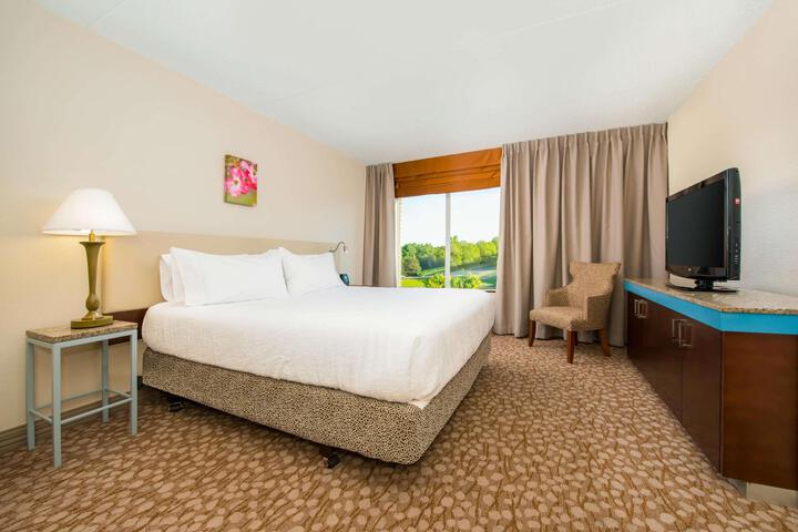 1 King Bed (12 of 15)