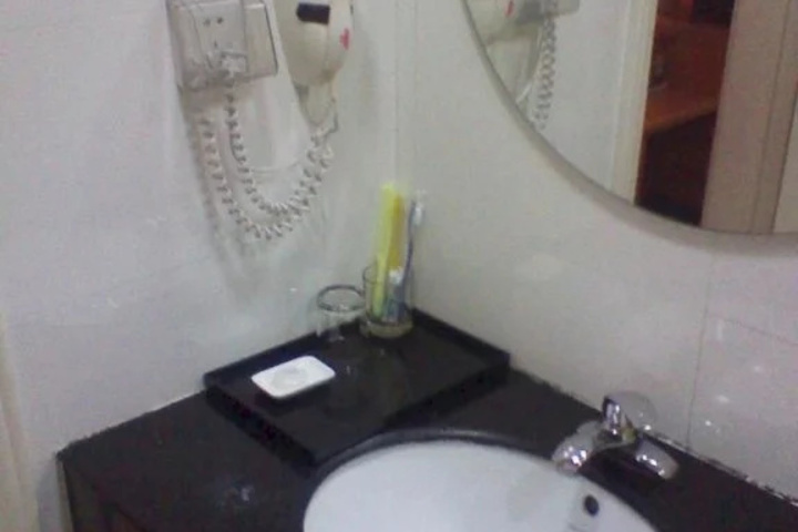 Room 9 of 17