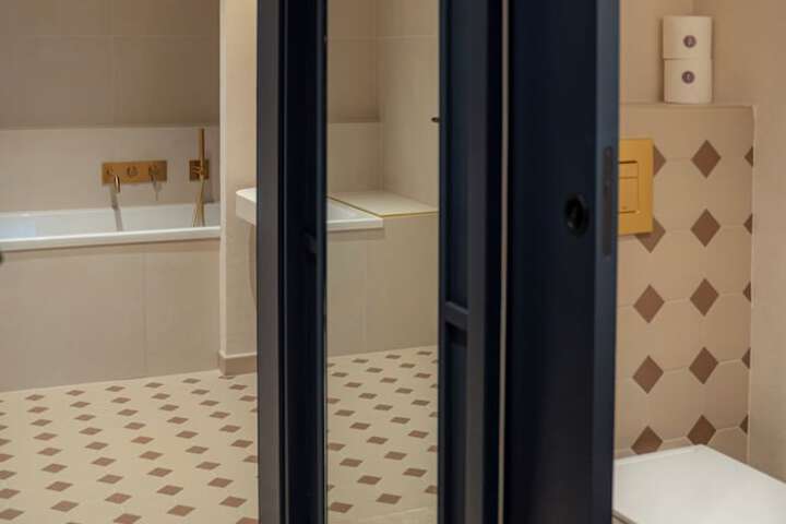 Room 44 of 69