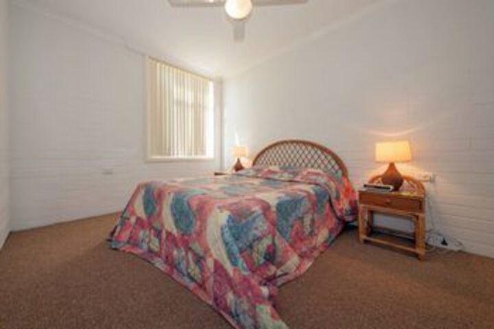 Room 8 of 12