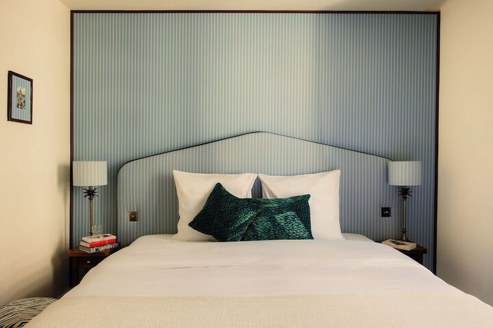 Room 34 of 103