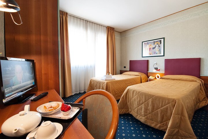 Room 4 of 35