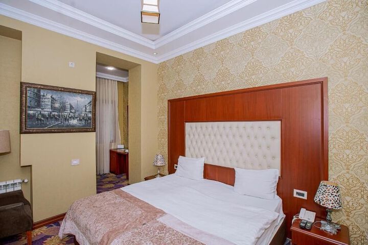 Room 9 of 46