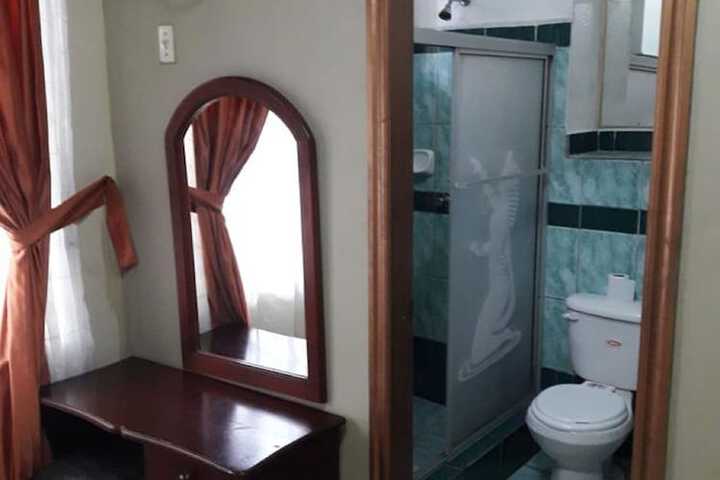 Room 4 of 16