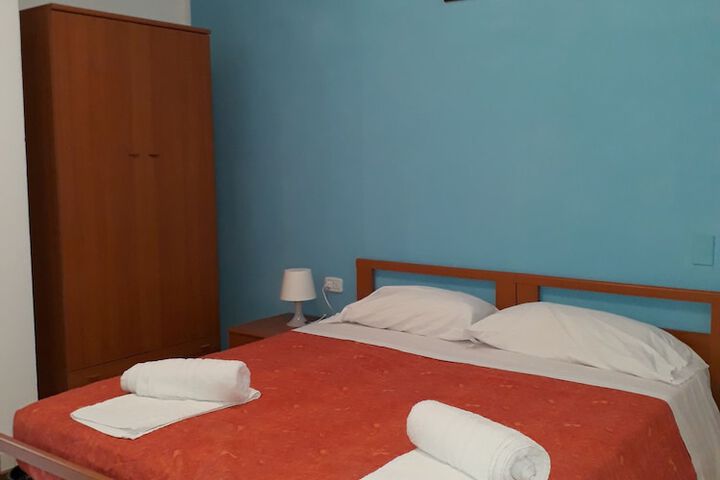 Room 3 of 41