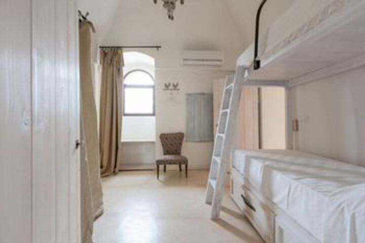 Room 15 of 27