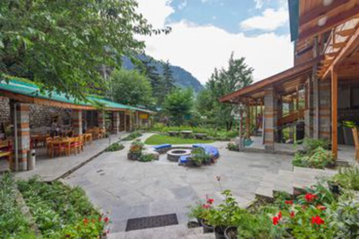 Hotel Exterior 13 of 40