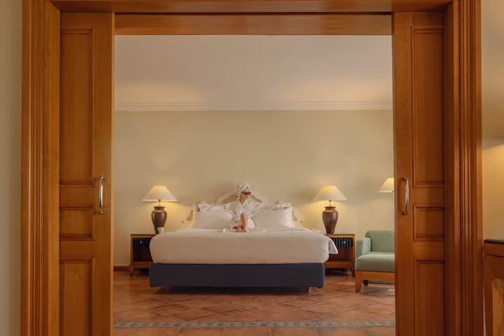 Hotel Suite Photo