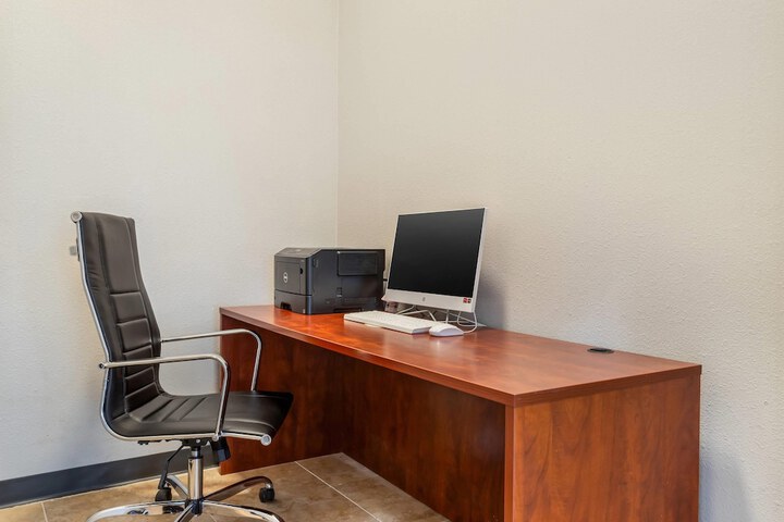 Business Center 57 of 59