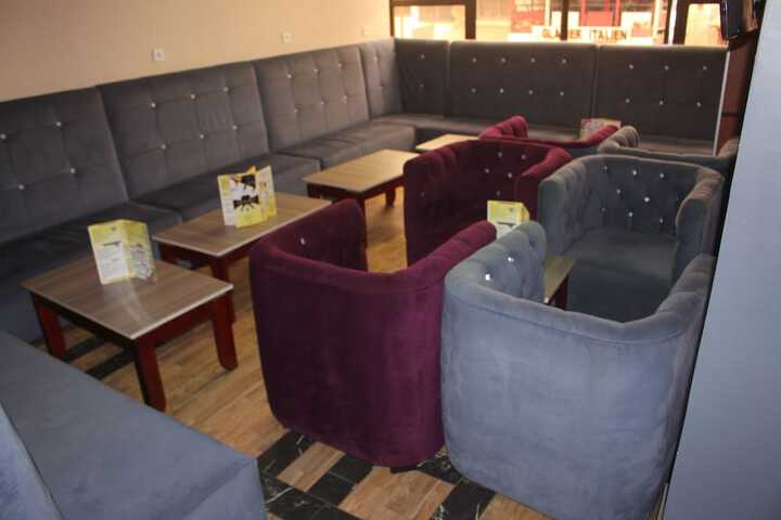 Lounge 32 of 41