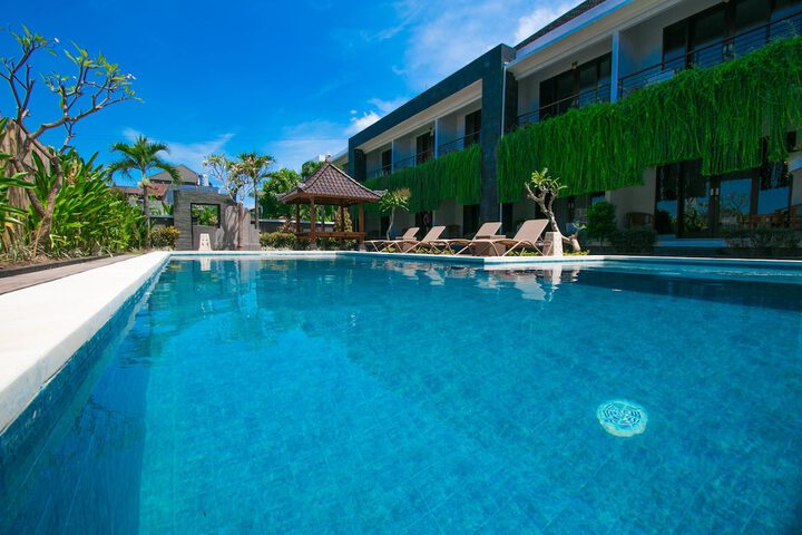 Pool Hotel