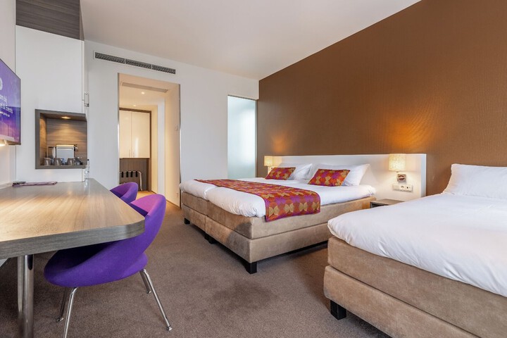 Room 10 of 40