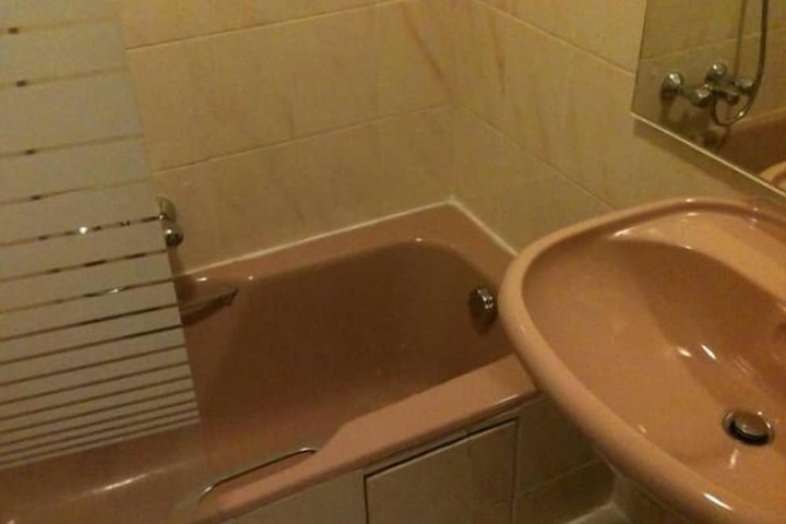 Deep soaking bathtub