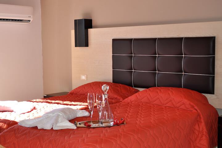 Room 6 of 101
