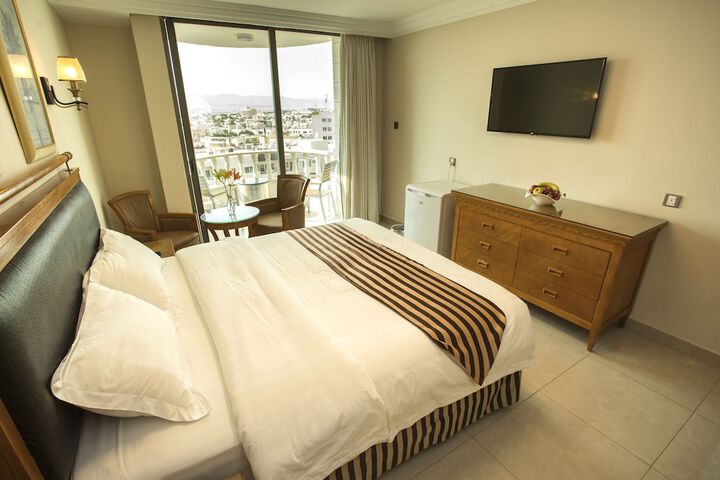 Room 12 of 36