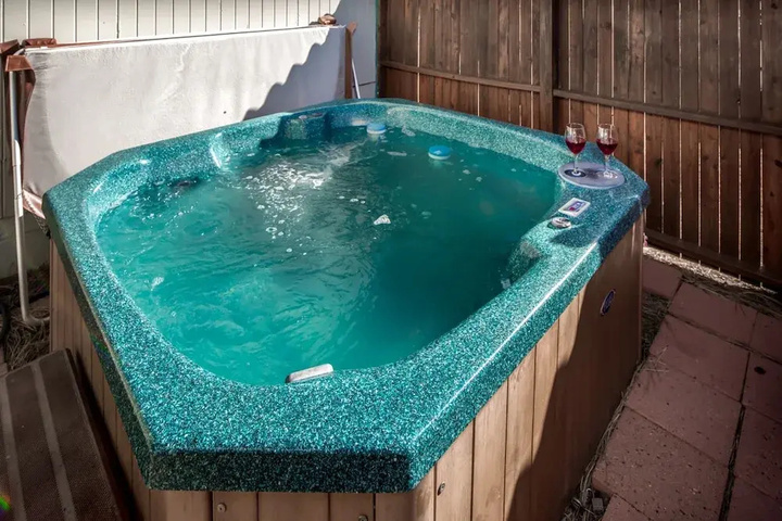 Pool 9 of 15