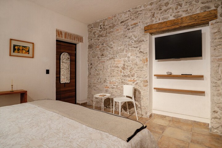 Room 11 of 31