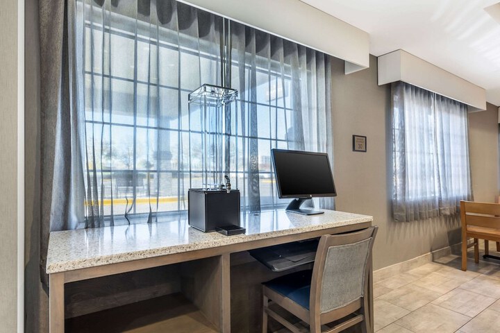 Business Center 36 of 39