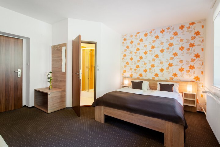 Room 10 of 49