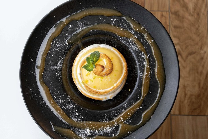 Dining 68 of 76