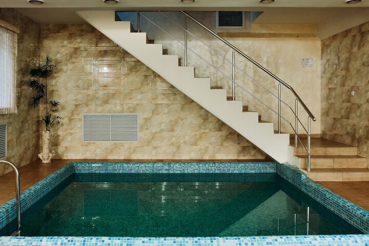 Pool 20 of 32