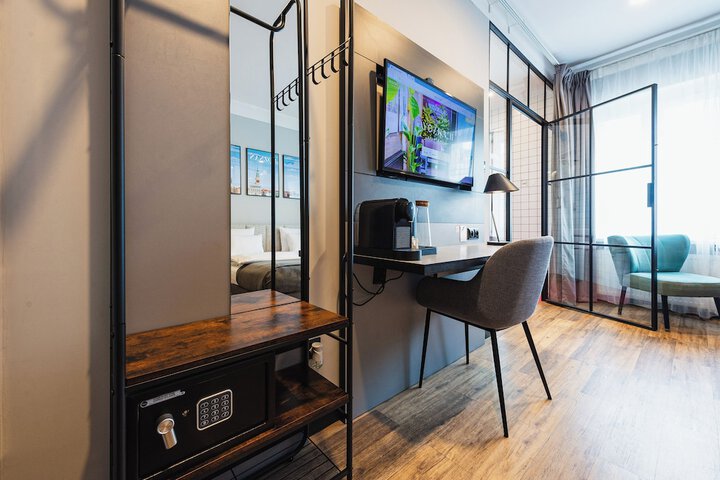 Room 12 of 65