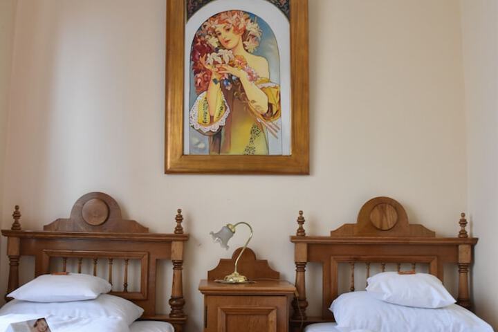 Room 8 of 31