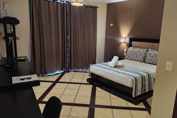 Room 25 of 76