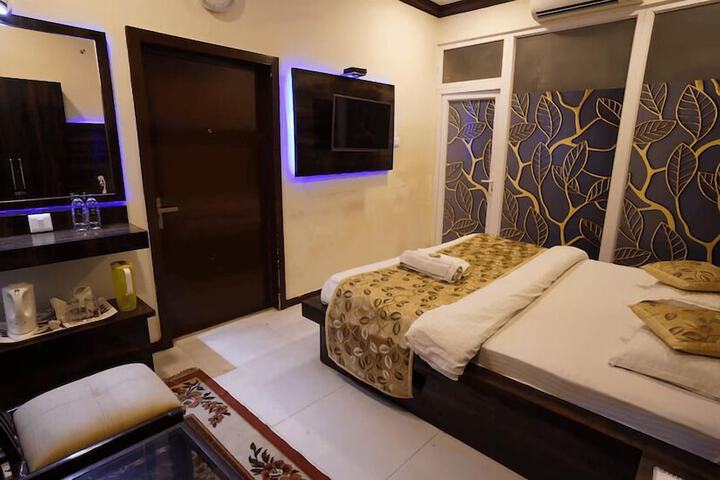 Room 8 of 27