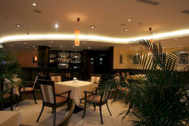 Dining 43 of 52
