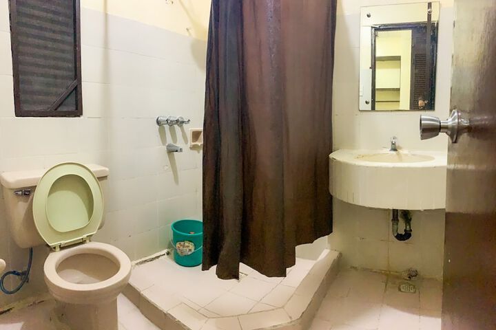 Room 28 of 46