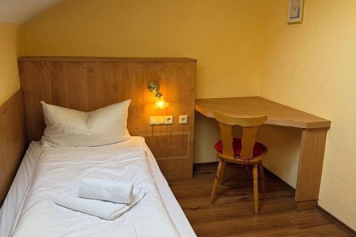 Room 14 of 37