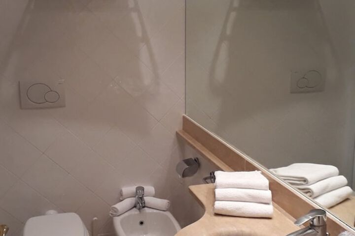Room 7 of 36