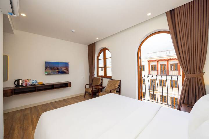 Room 13 of 27