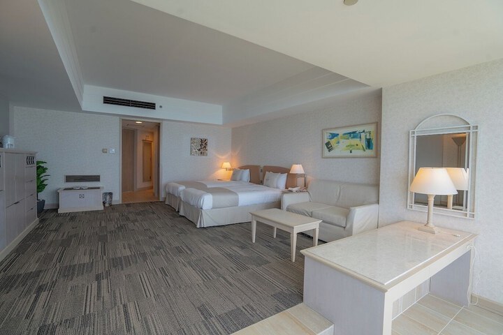 Room 14 of 80