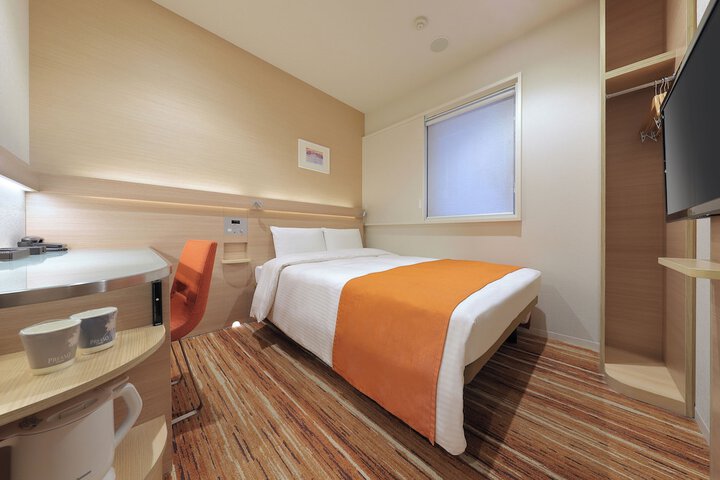 Room 6 of 53