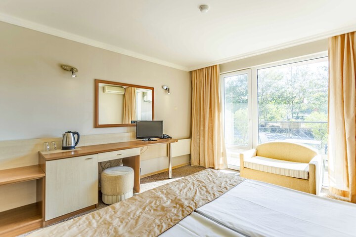 Room 9 of 49
