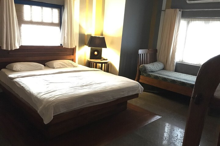 Room 13 of 30