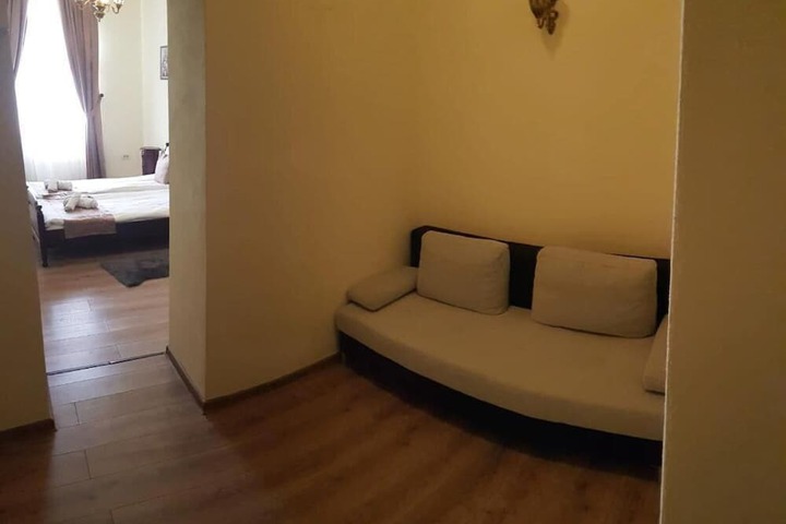 Room 25 of 44
