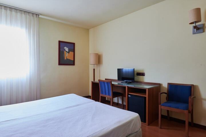 Room 34 of 186